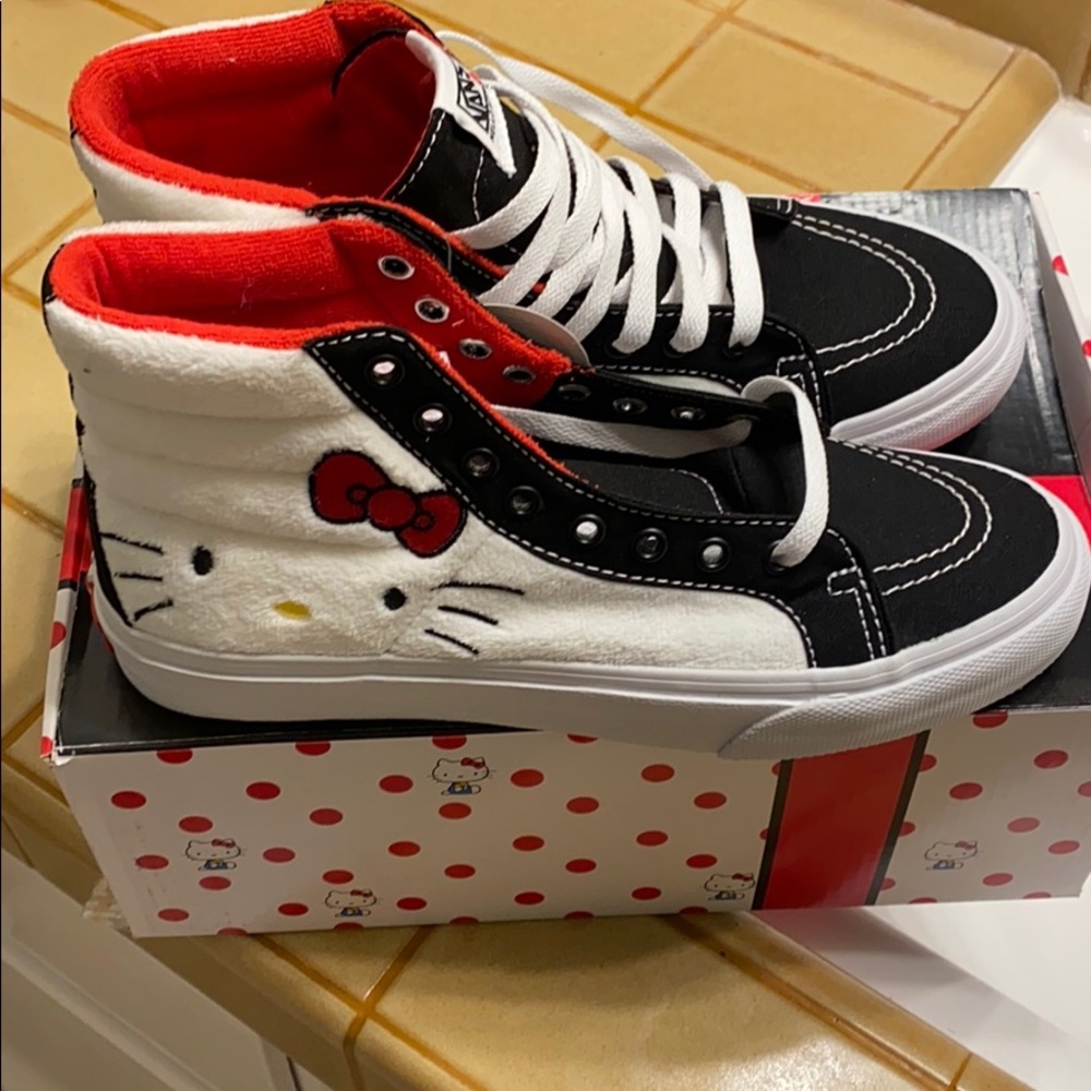 Limited edition Hello Kitty 40th x Vans